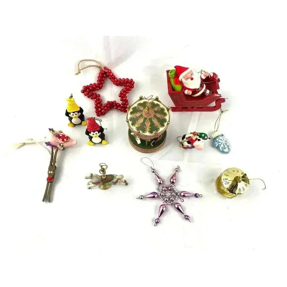 12x VTG Holiday Hanging Ornaments Christmas Sleigh Penguins Cows Santa 1990s - Picture 2 of 9
